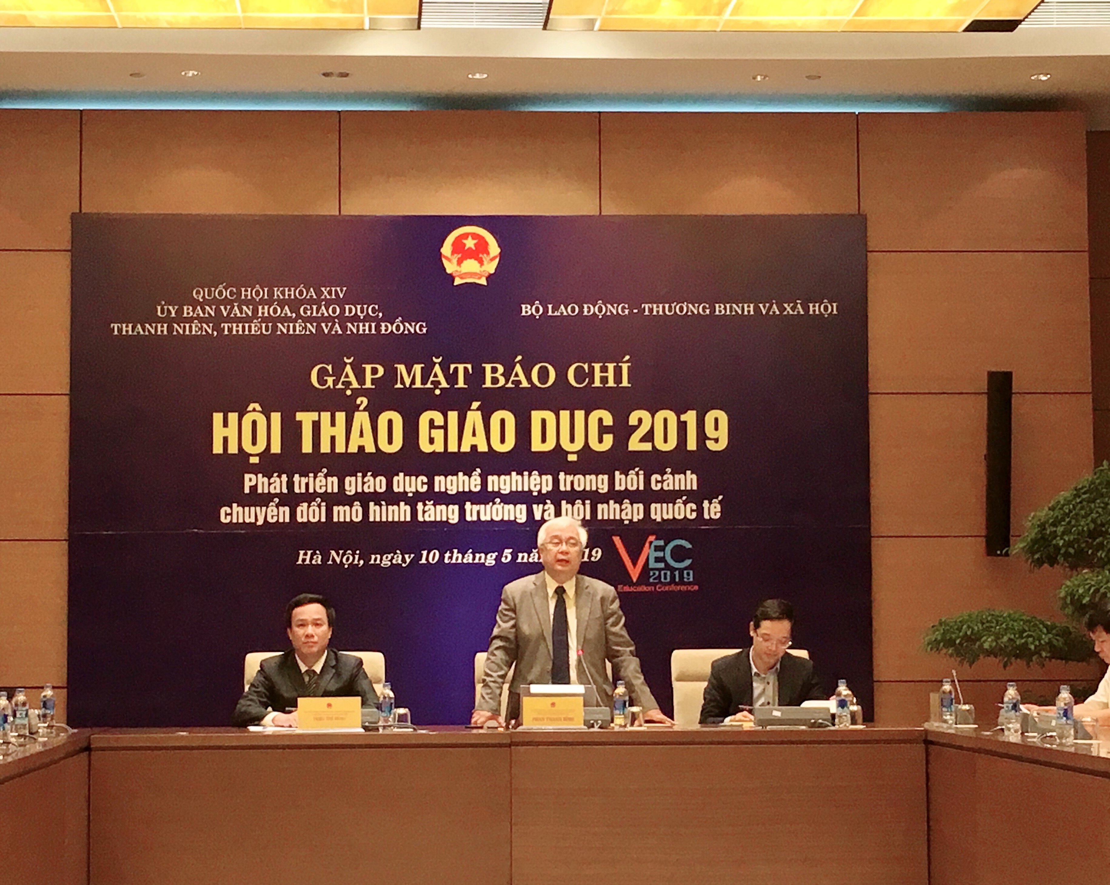 Phát triển giáo dục nghề nghiệp trong bối cảnh chuyển đổi mô hình tăng trưởng và hội nhập quốc tế